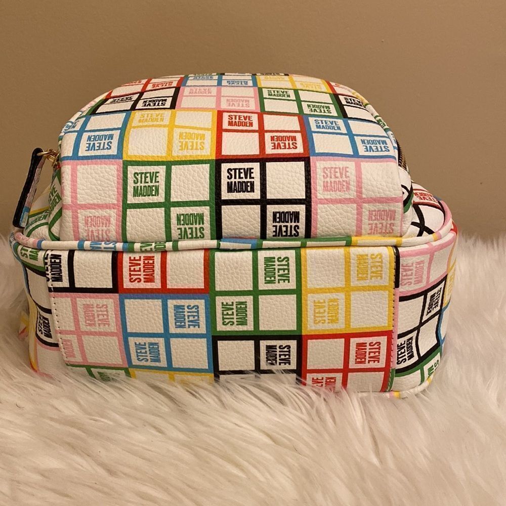 NWT Steve Madden Bjordan White Floral Logo Backpack - w/ Matching Wristlet - Picture 11 of 17